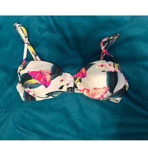 Vibrant ‘Rusty’ bathing suit